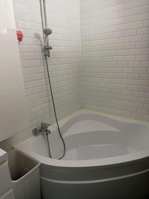 Chambre Double Privee, Appartement Partage Annemasse Bagian luar foto